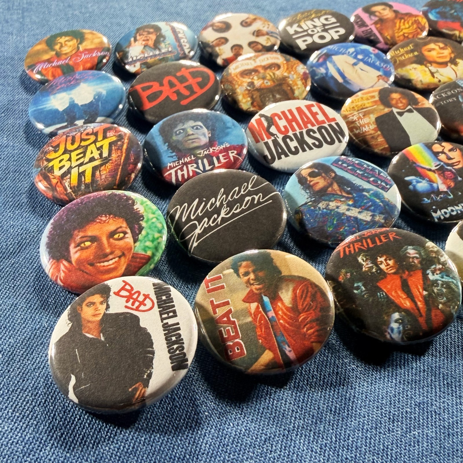 Michael Jackson 80s Pop King of Pop 1.25″ Pinback Buttons Retro Music 30 Pin Set