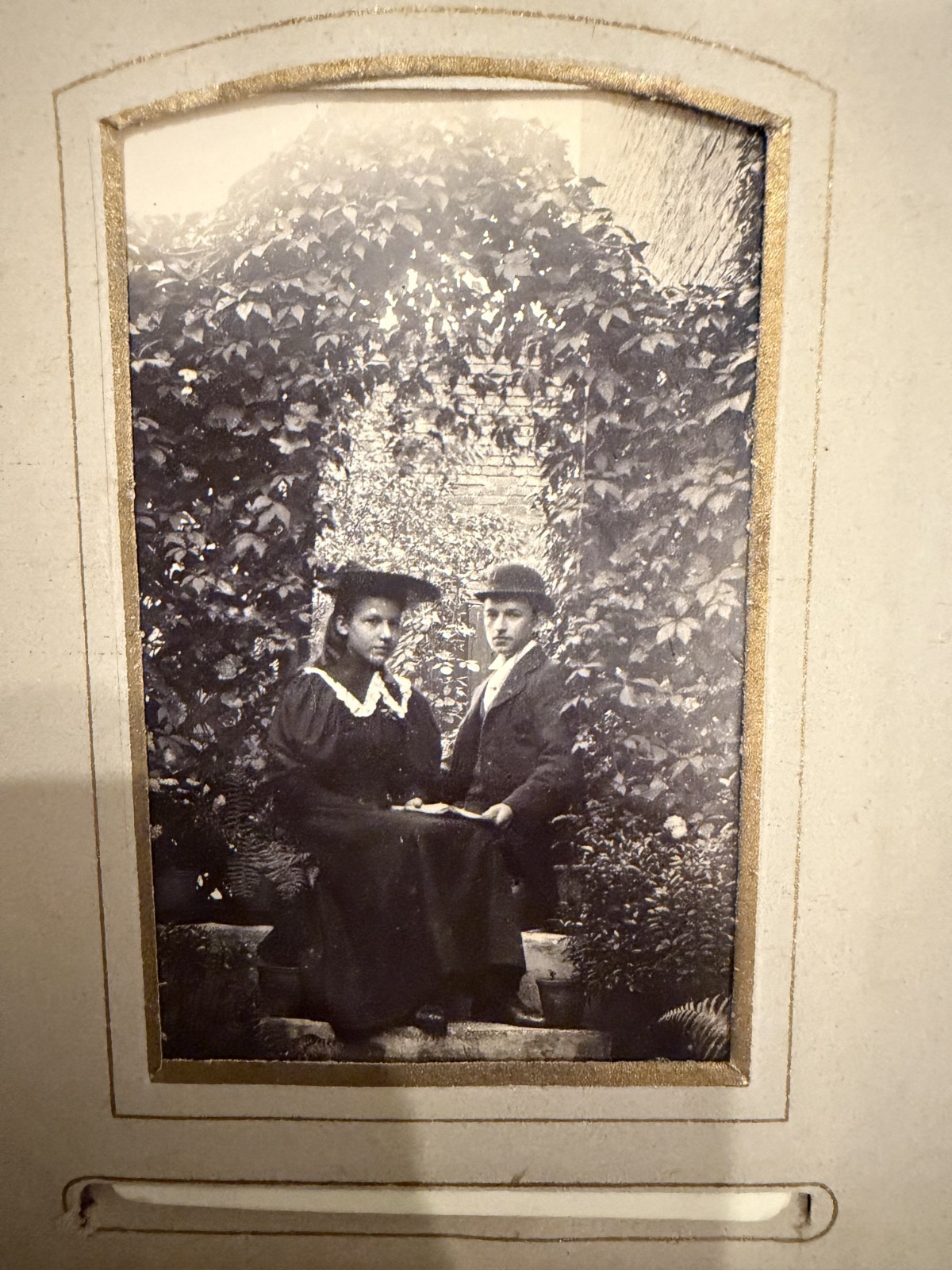 Antique Victorian Photo Album 16 Cabinet Cards East London c1885-1910 with Clasp