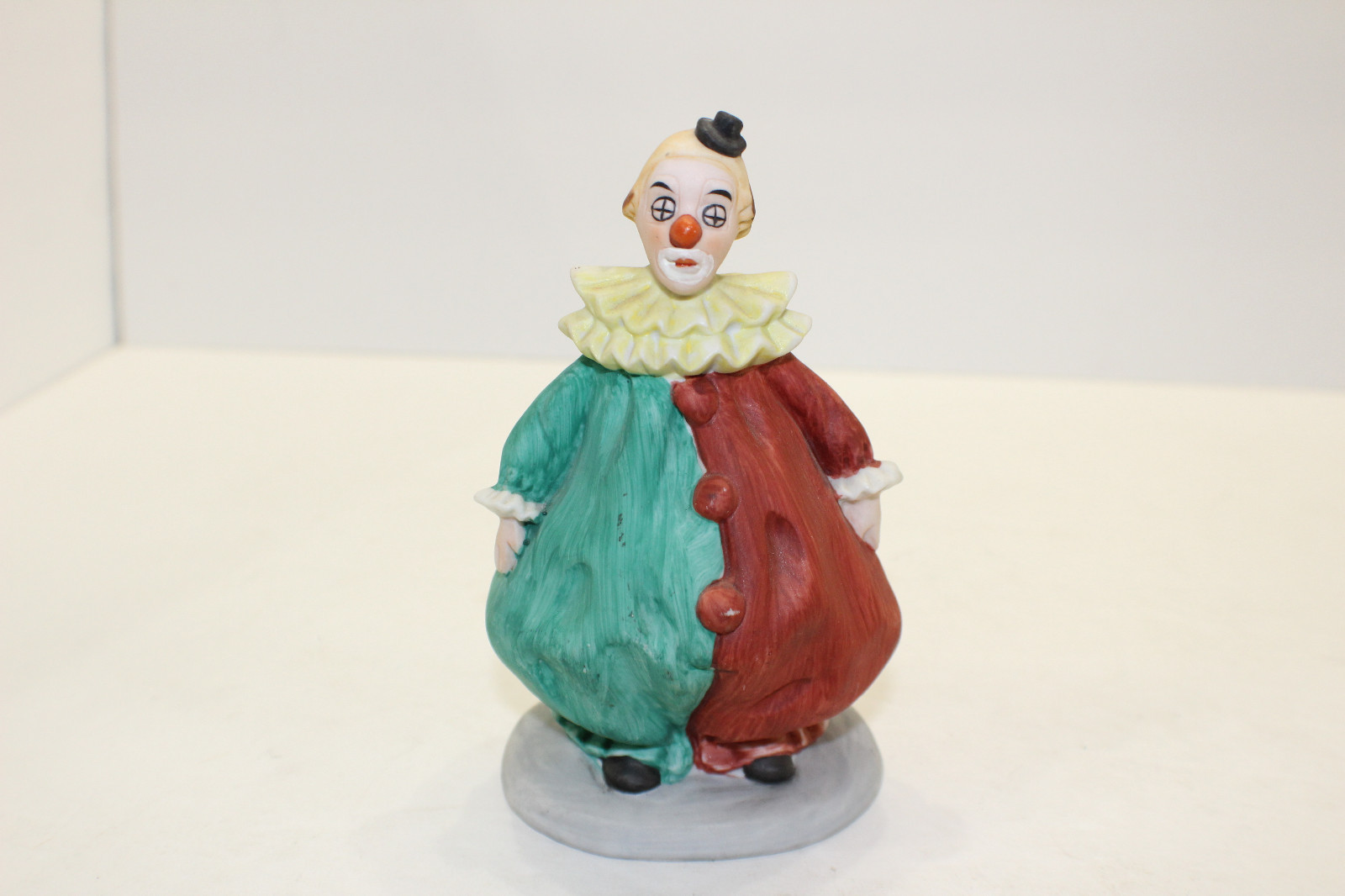 Ceramic Clown 5 1/2″ tall Decorative Collectible Figurine laughing smiling silly