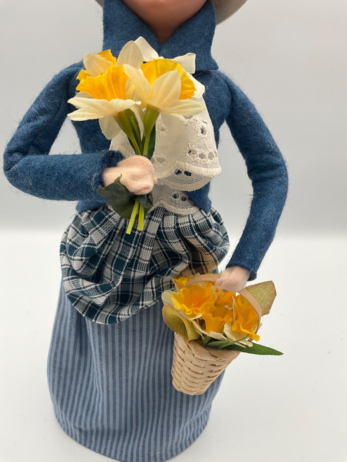 Byers Choice 2021 Woman w/ Bouquet & Basket of Yellow and White Daffodils