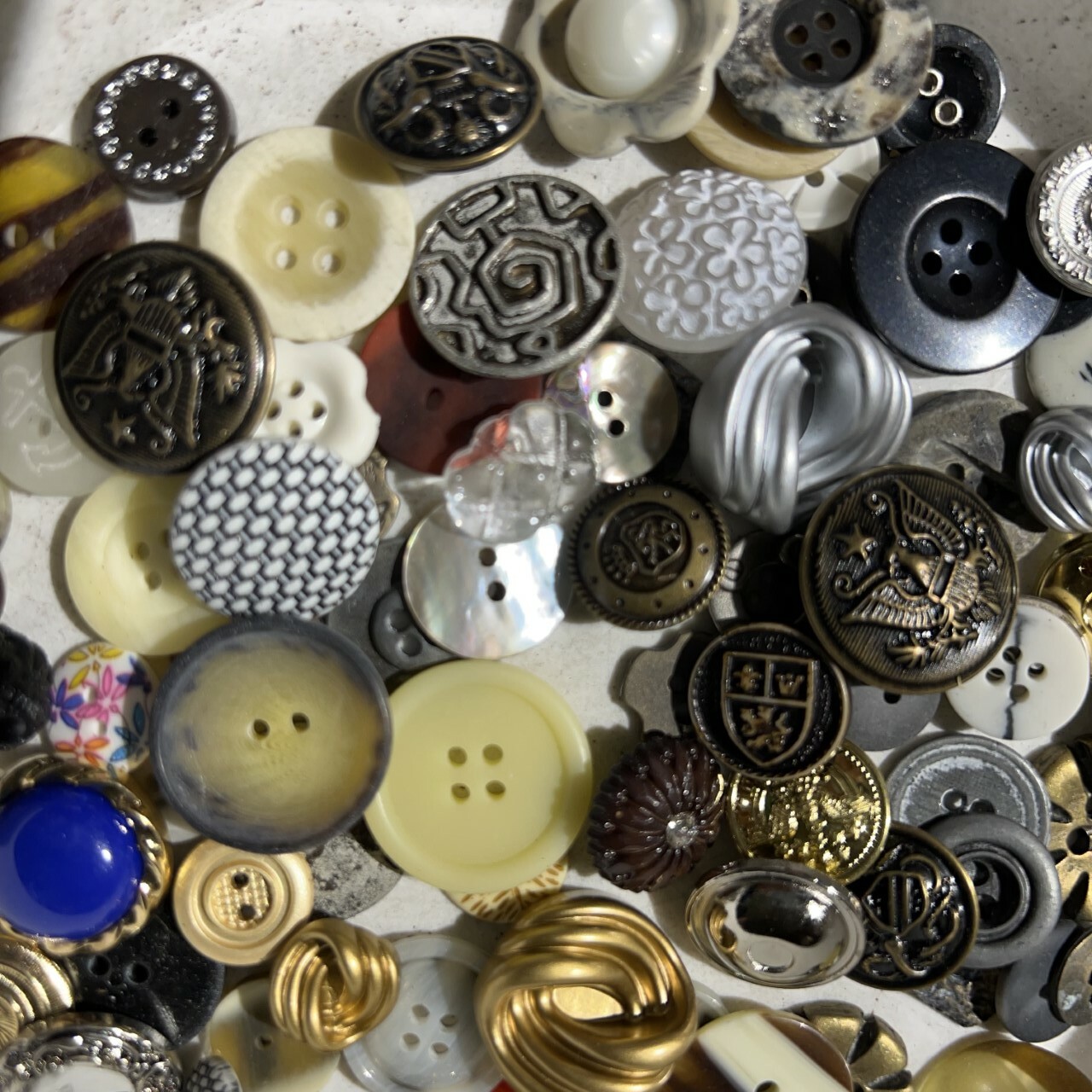 RARE LOT! 250 pc MIXED LOT of OLD-VINTAGE & NEW Buttons ALL TYPES & SIZES
