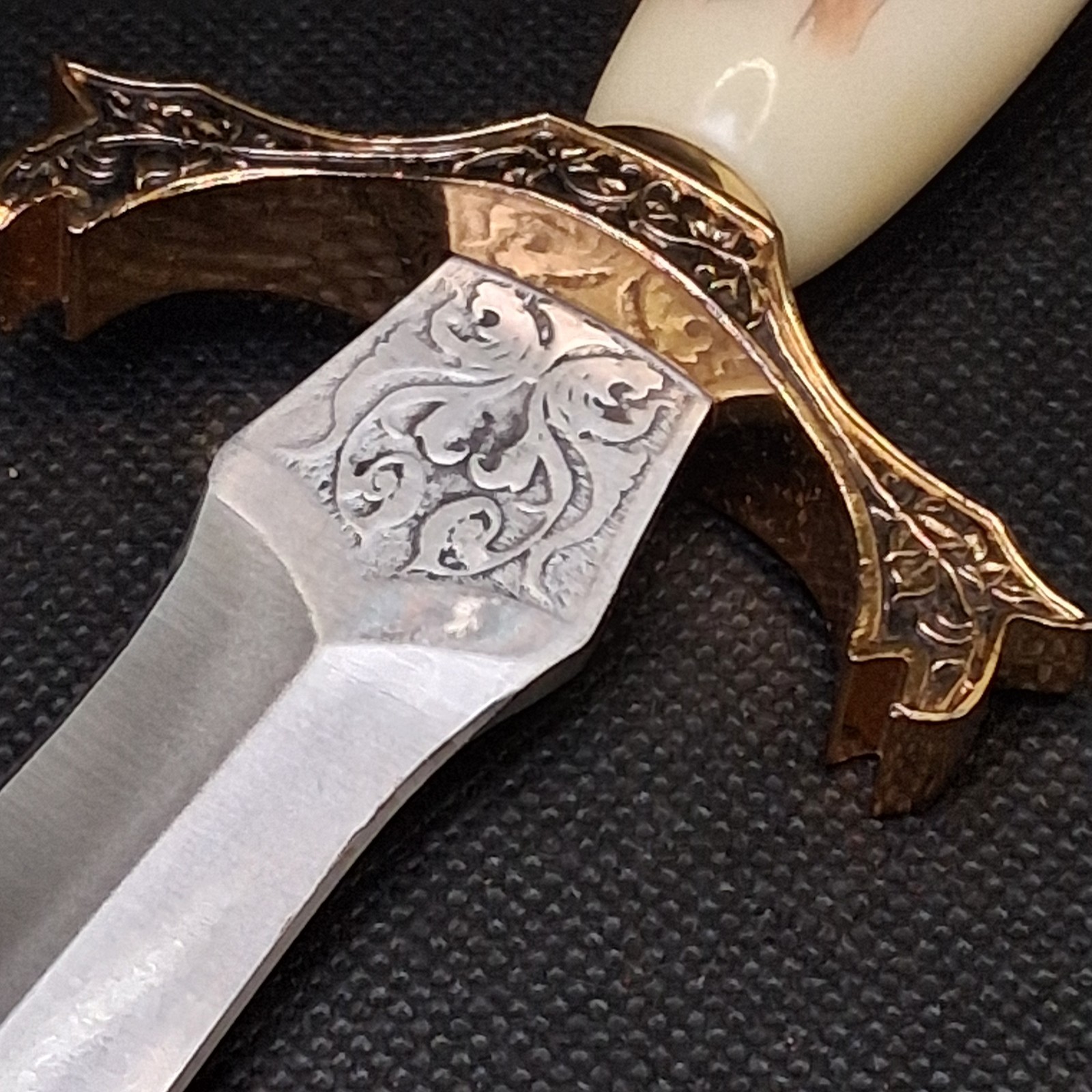 Decorative Repro Dagger w/ Sheath, Stainless Steel Blade, Scenic Handle