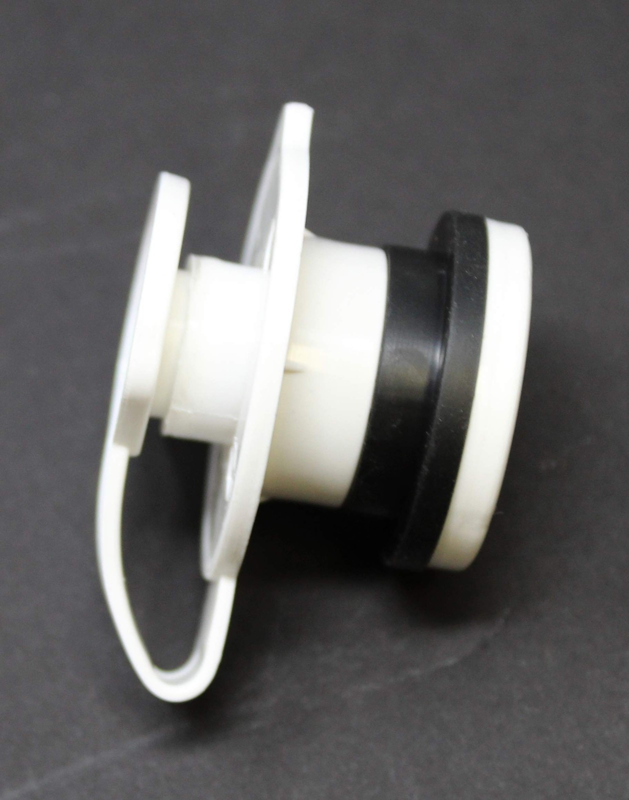 JSP Manufacturing Aftermarket White Standard 1″ Shaft Cooler Drain Plug Assem…