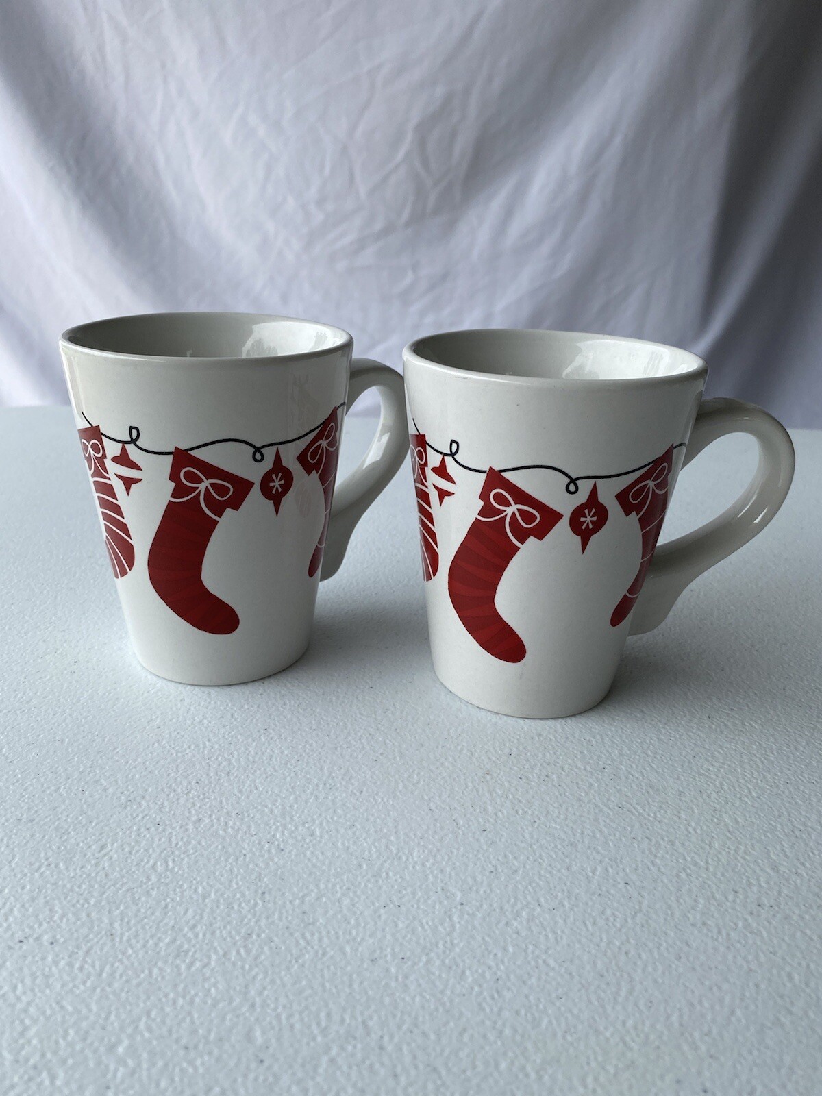 Coffee Mugs Holiday Christmas Stockings White/Red Lot Of2 California Pantry 2009