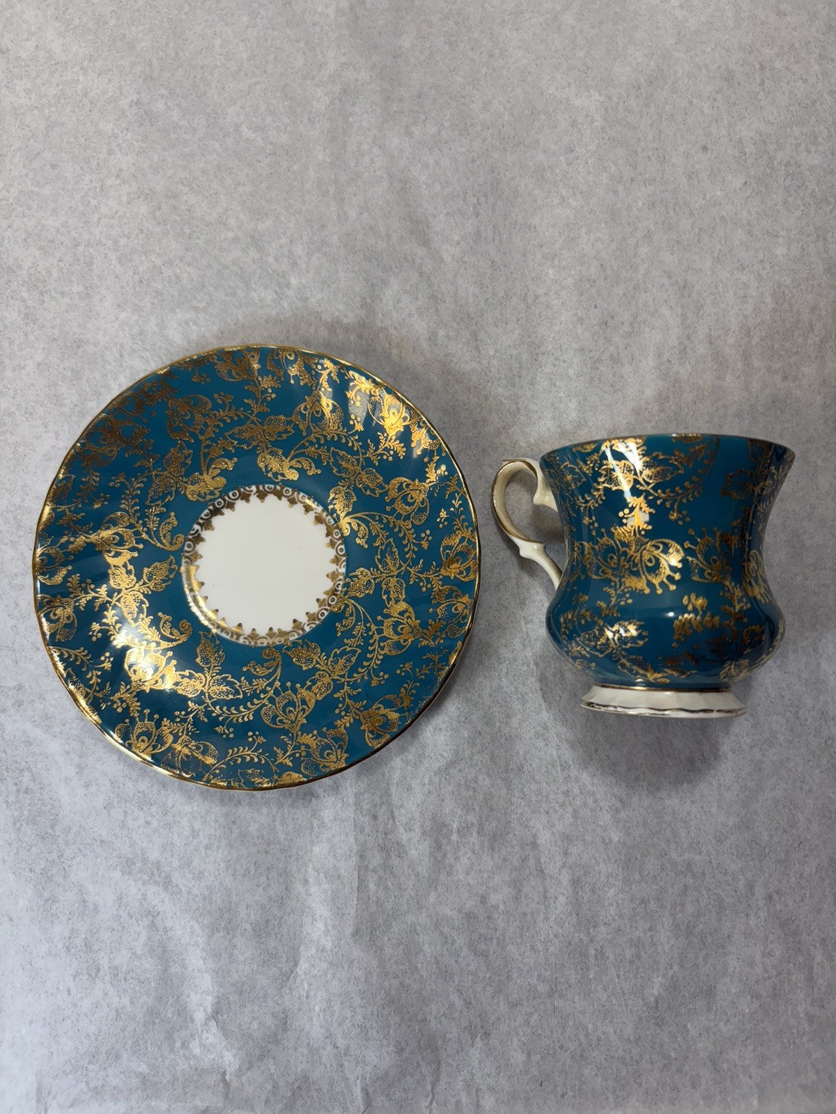 Elizabethan Fine Bone China England Teal Gold Teacup & Saucer Set # 5299 VTG