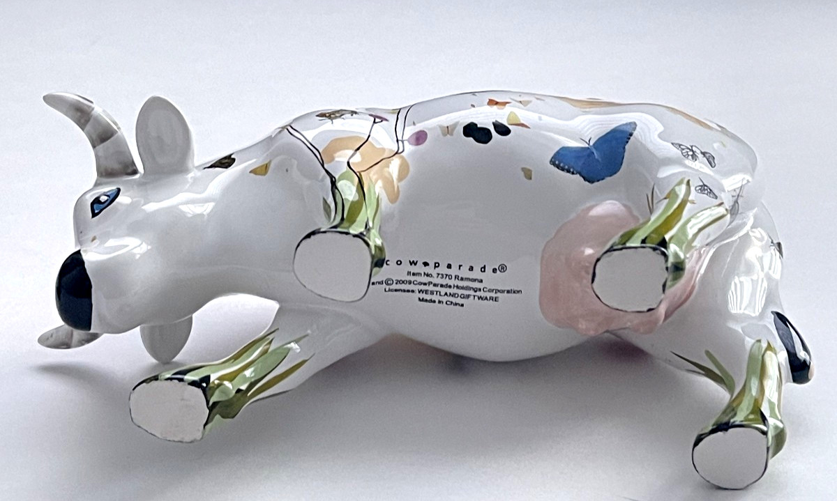 Cow Parade #7370 RAMONA Westland Giftware Cow Figurine 2009 w/ Tag RARE