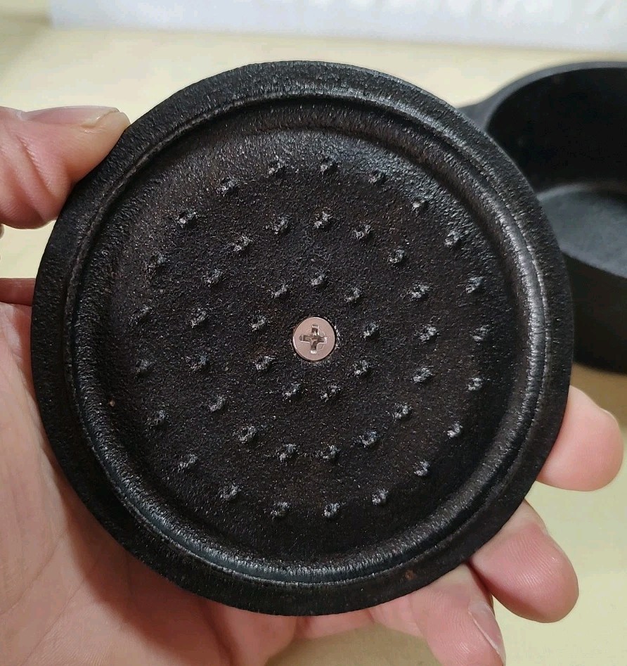 8oz .25 Qt. Tiny Cast Iron Pot Dutch Oven Bean Pot Goodcook