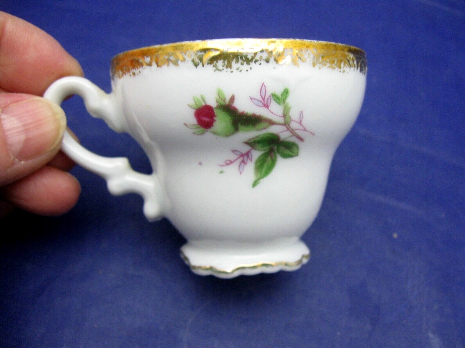 SMALL VINTAGE TEA CUP & SAUCER – DEEP PINK ROSEBUDS & GREEN LEAVES GILDED EDGES