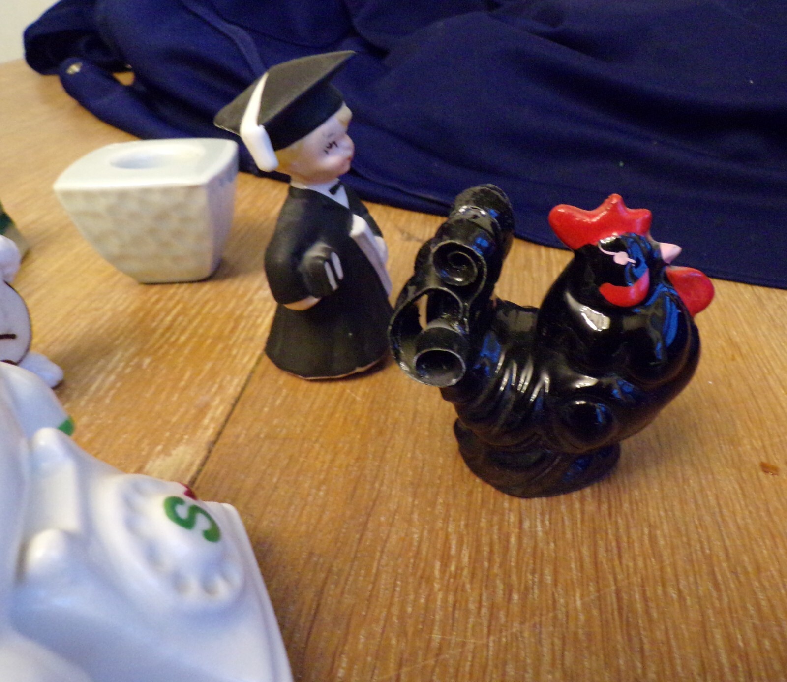 Lot of Single Unit Salt & Pepper Shakers: Roster/frog/phone/Tea pot/lamb/top hat