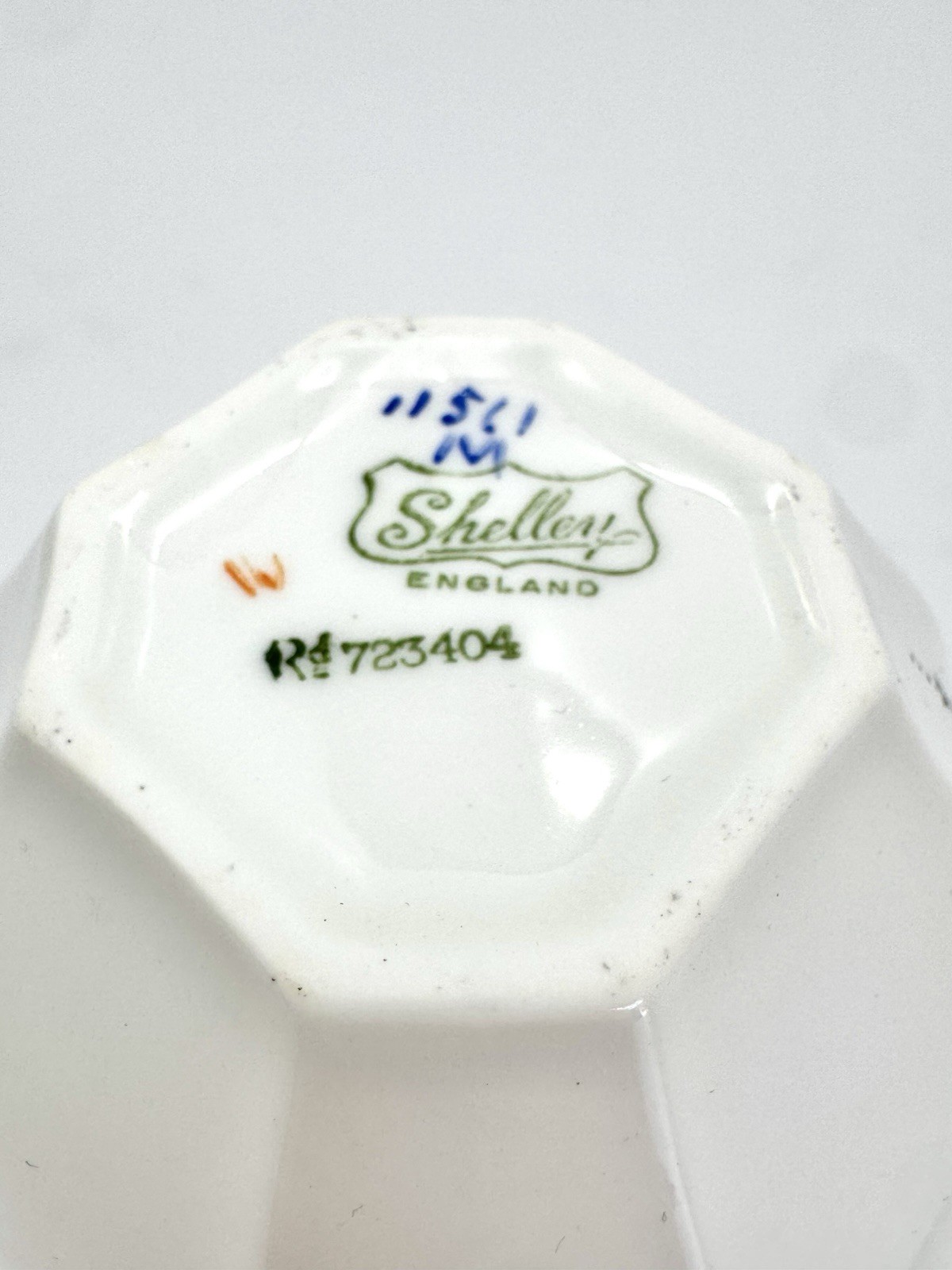 Shelley Blue Iris – 10oz Creamer, 3 1/8″