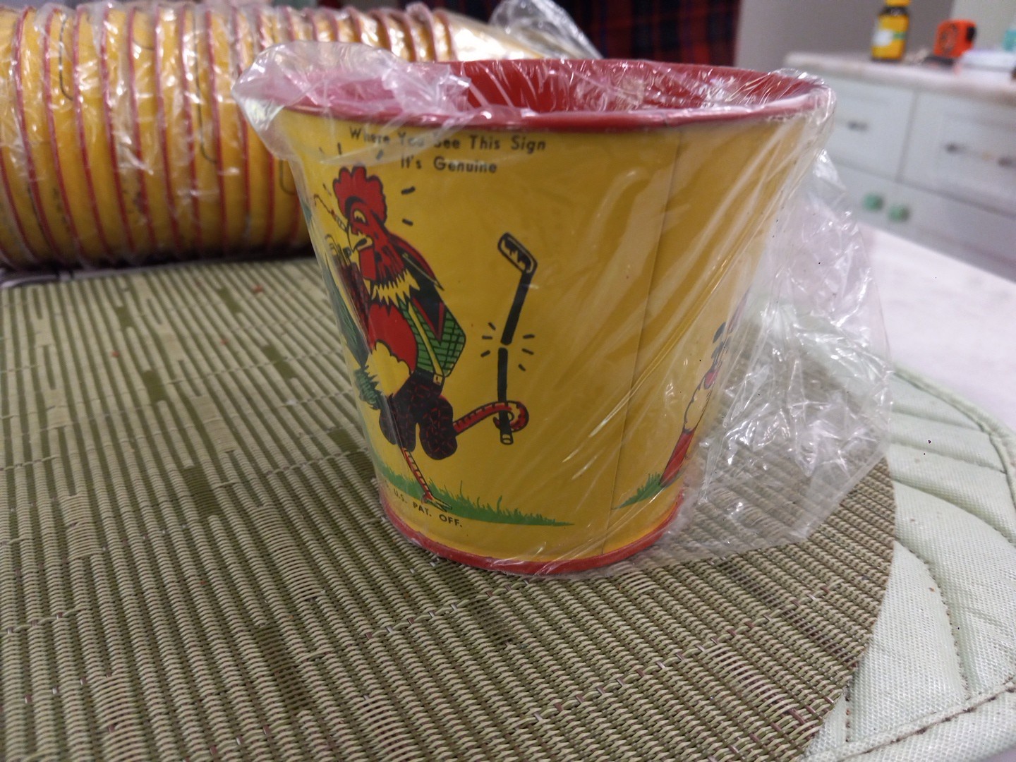 VINTAGE CHICKEN IN THE ROUGH RESTAURANT TIN BUCKET 1937 ROOSTER GOLFING MINT