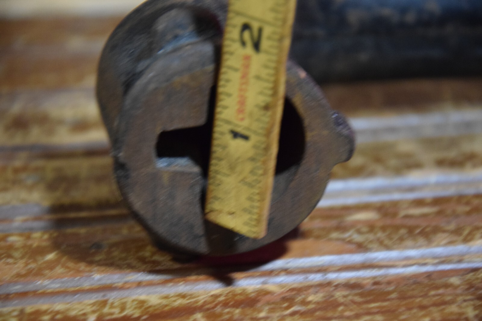 CAST IRON METAL HAND CRANK HANDLE ONE PIECE MACHINED INTERFACE OLD TIMEY DECOR