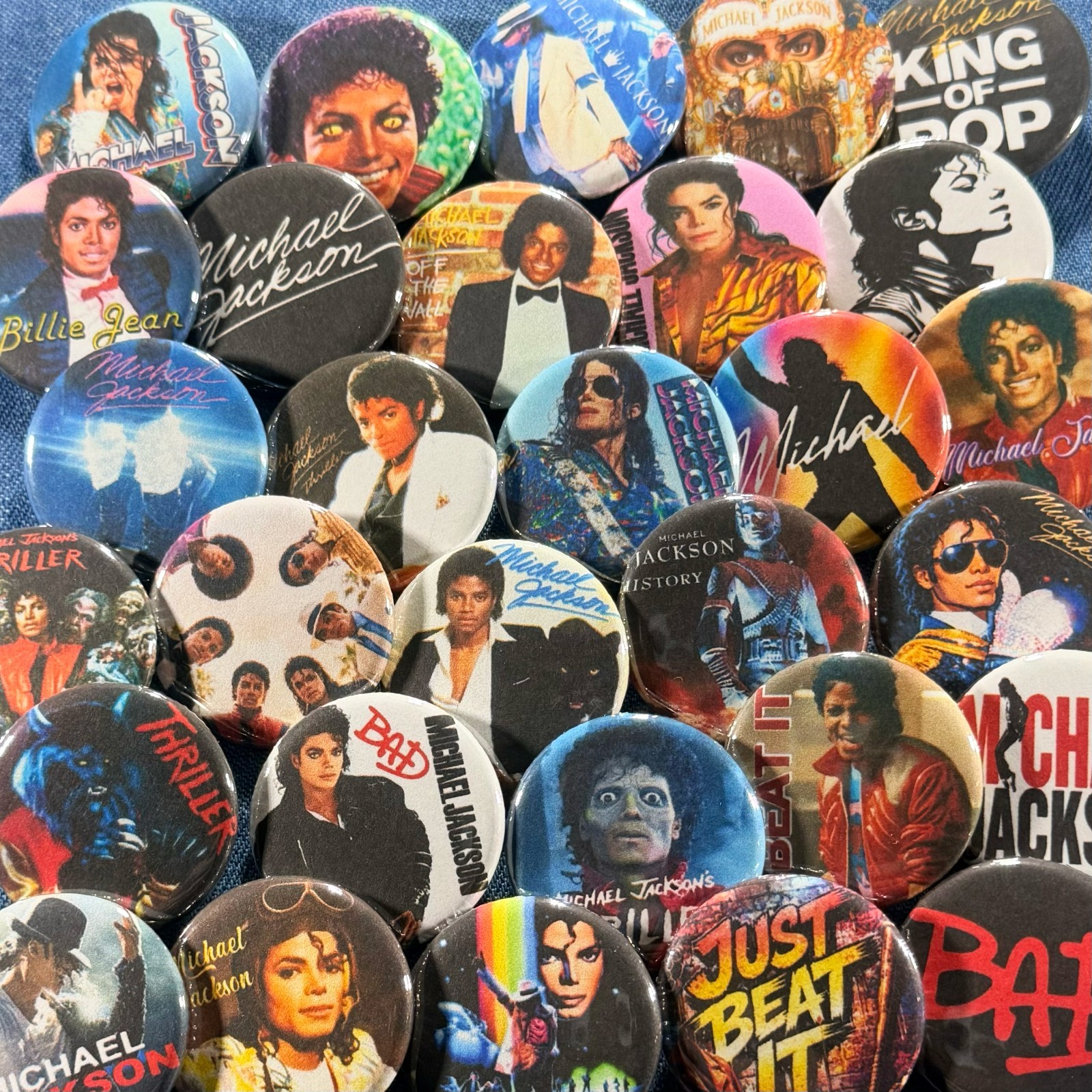 Michael Jackson 80s Pop King of Pop 1.25″ Pinback Buttons Retro Music 30 Pin Set