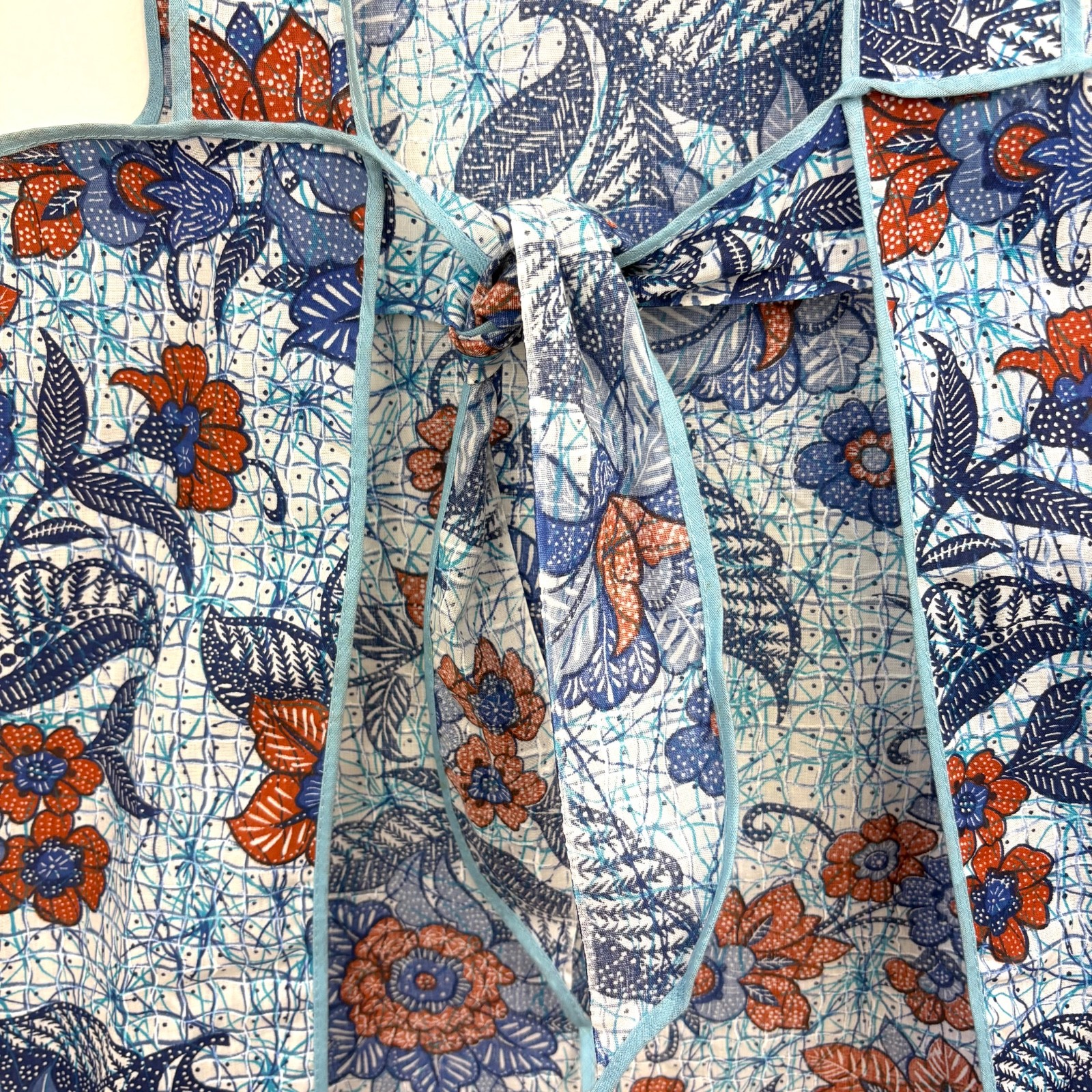 Vtg Fruit Of The Loom Bib Tie Back Easy Care Apron Blue Floral Pockets NOS READ