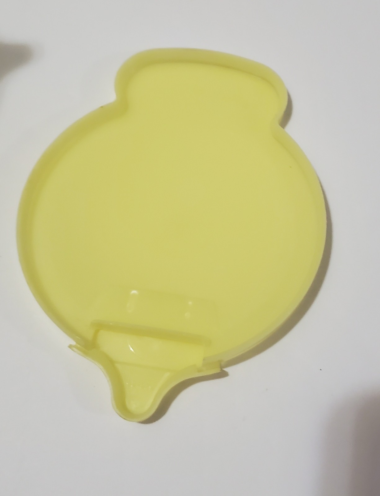 TUPPERWARE~Vintage Yellow Creamer With Pour Spout Lid #574-4