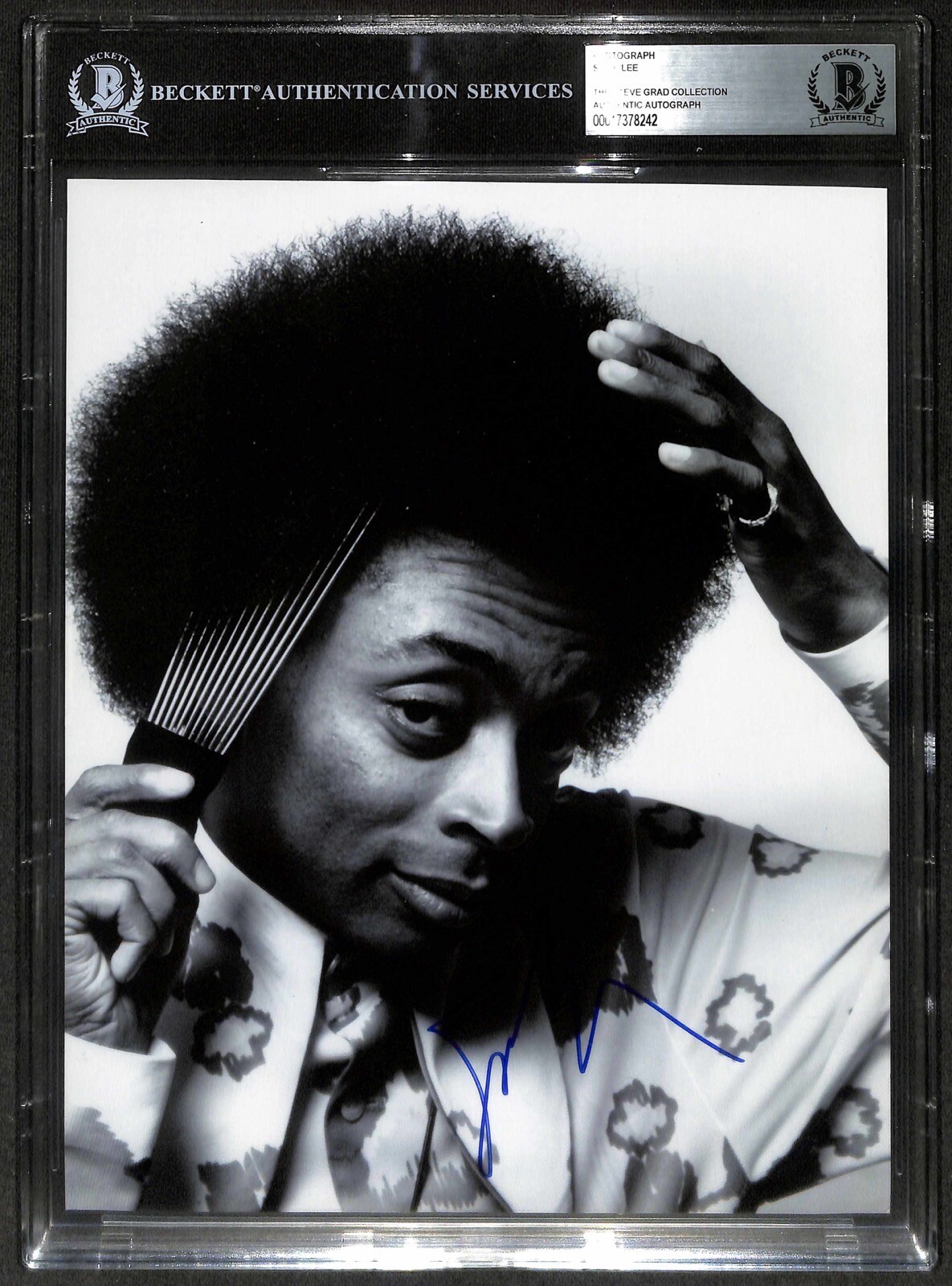 Spike Lee Signed Crooklyn „Snuffy“ 8×10 Photograh Beckett Encapsulated