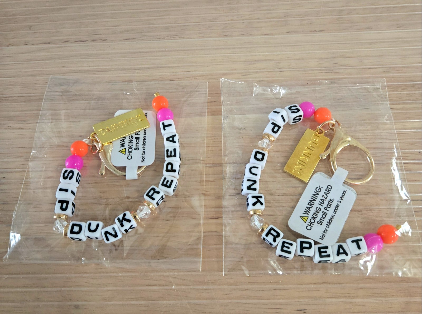 (2) Dunkin Donuts Dunkin‘ Key Chain Beaded „Sip Dunk Repeat“ Lot Of 2