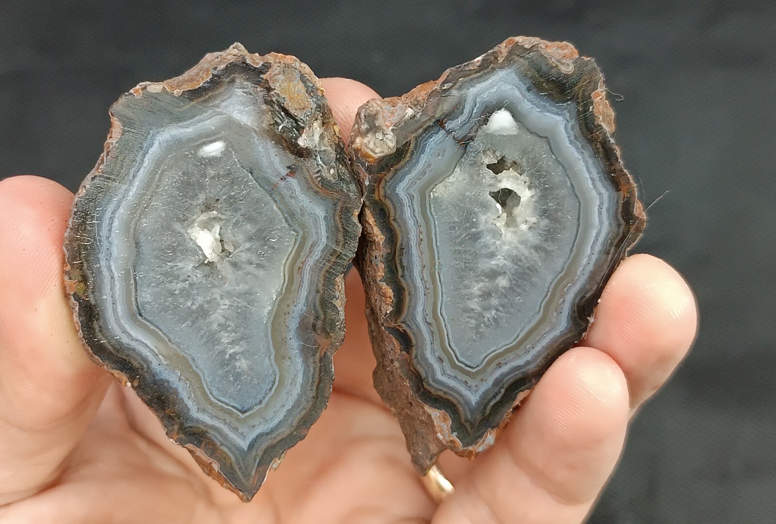 150g/0.33 lb banded agate stone rough, collectible, customs duty included