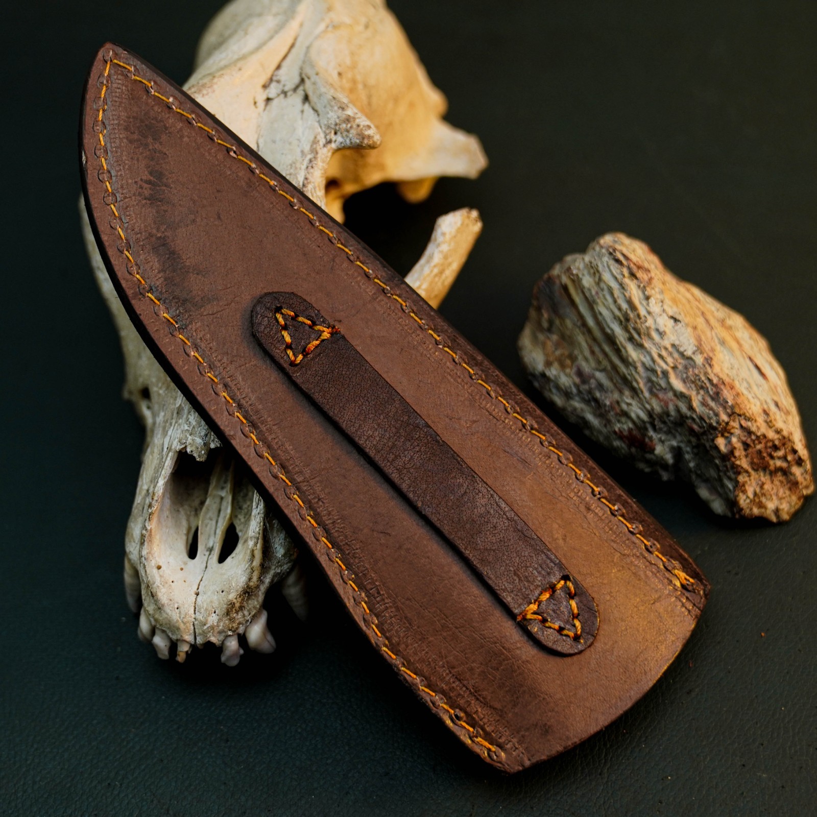 9.8″ D2 Skinning Hunting Knife Handmade Full Tang Resin Handle Leather Sheath