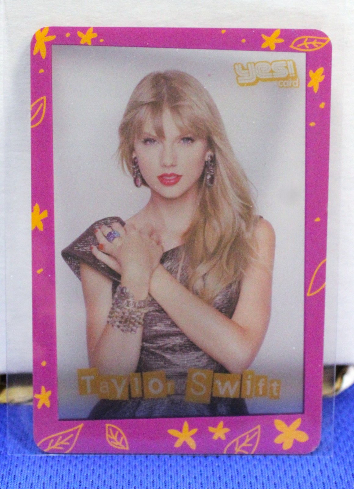 SCARCE ca. 2012/13 YES! Magazine (Hong Kong) Taylor Swift (Translucent)