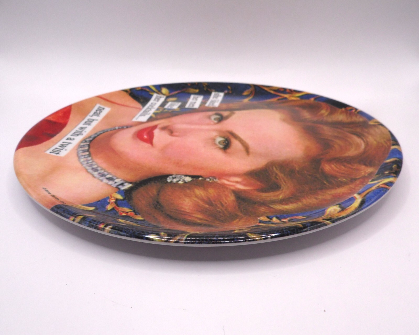 Anne Taintor Inc „She Liked Her Men LIke Her Cocktails…“ Novelty Plastic Plate