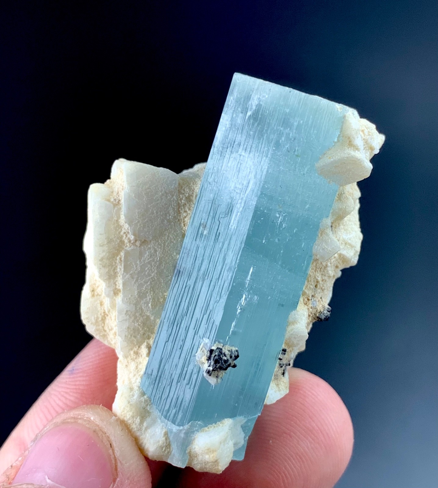 126 Carat Raw Natural Aquamarine Crystal specimen from Skardu, Pakistan
