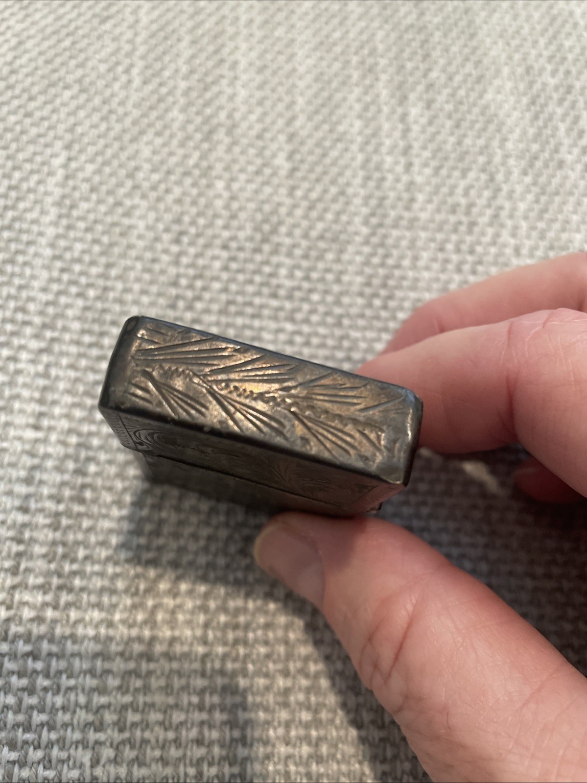 VINTAGE SILVER ORNATE SCROLLWORK CASE LIGHTER W/ VINTAGE ZIPPO INSERT.