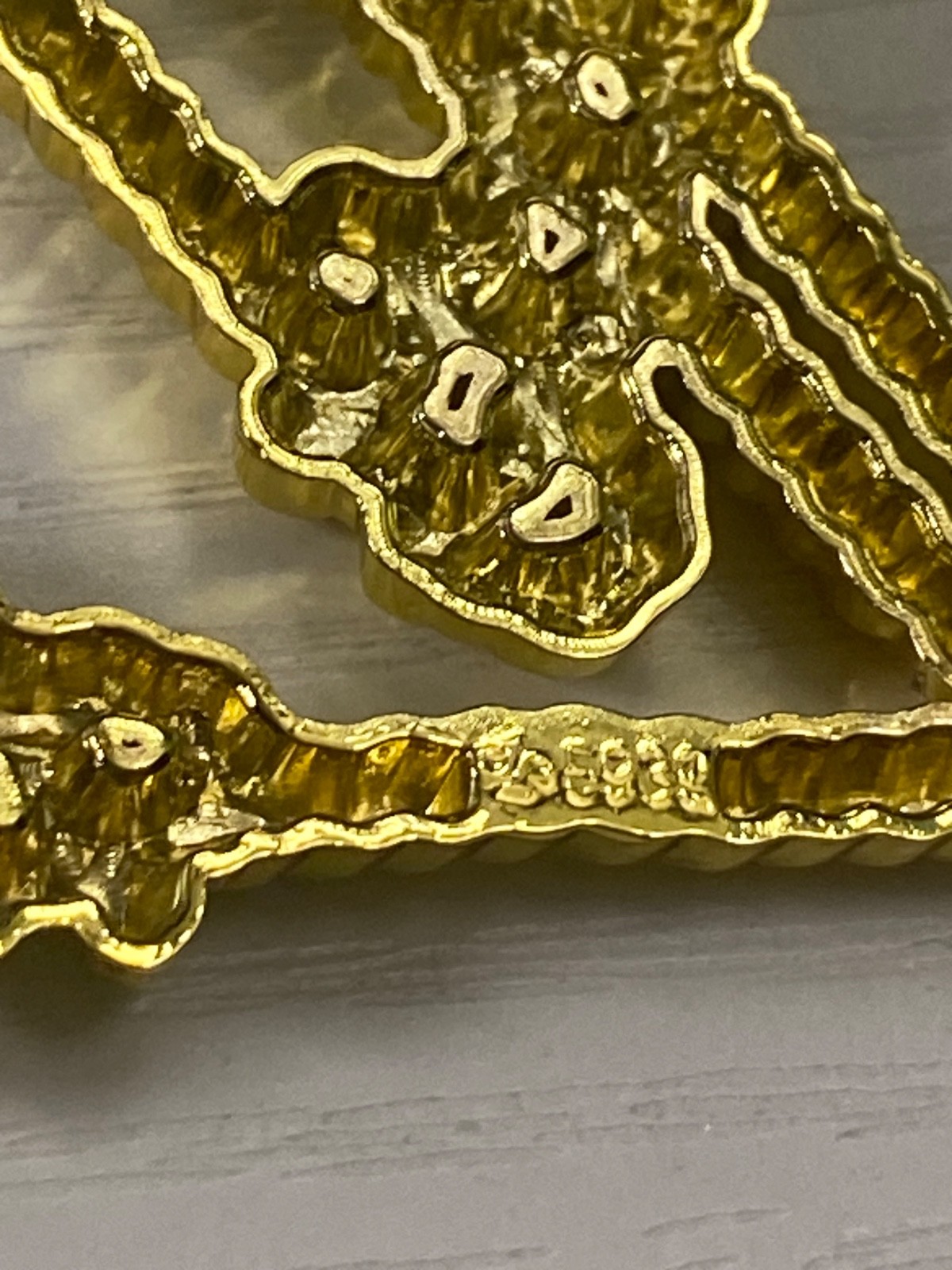Louis Vuitton Classy And Elegant Pin Brooch