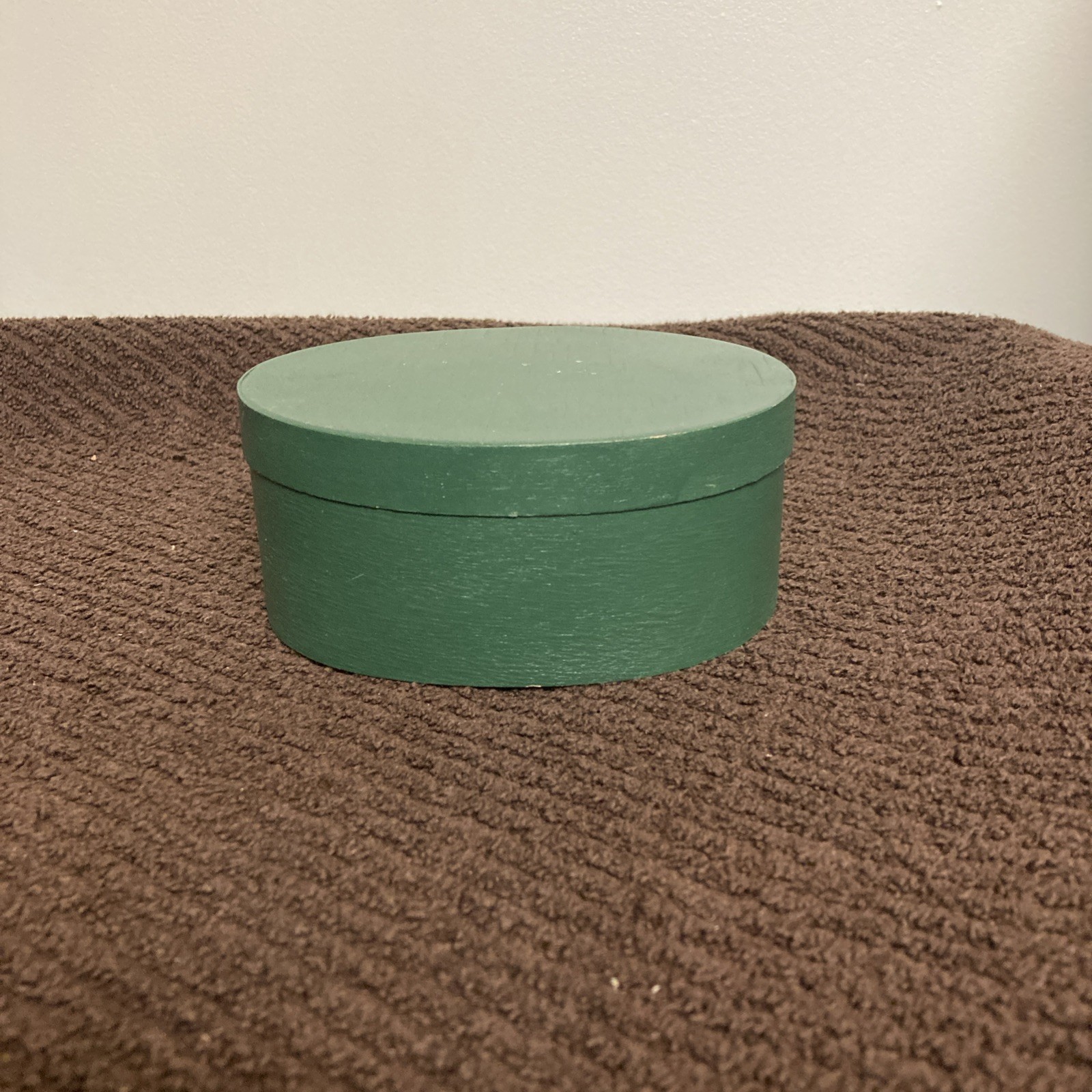 Vintage Wood Oval Shaped Trinket Box – 5.25 in. x 4.25 in. x 2.5 in. – green