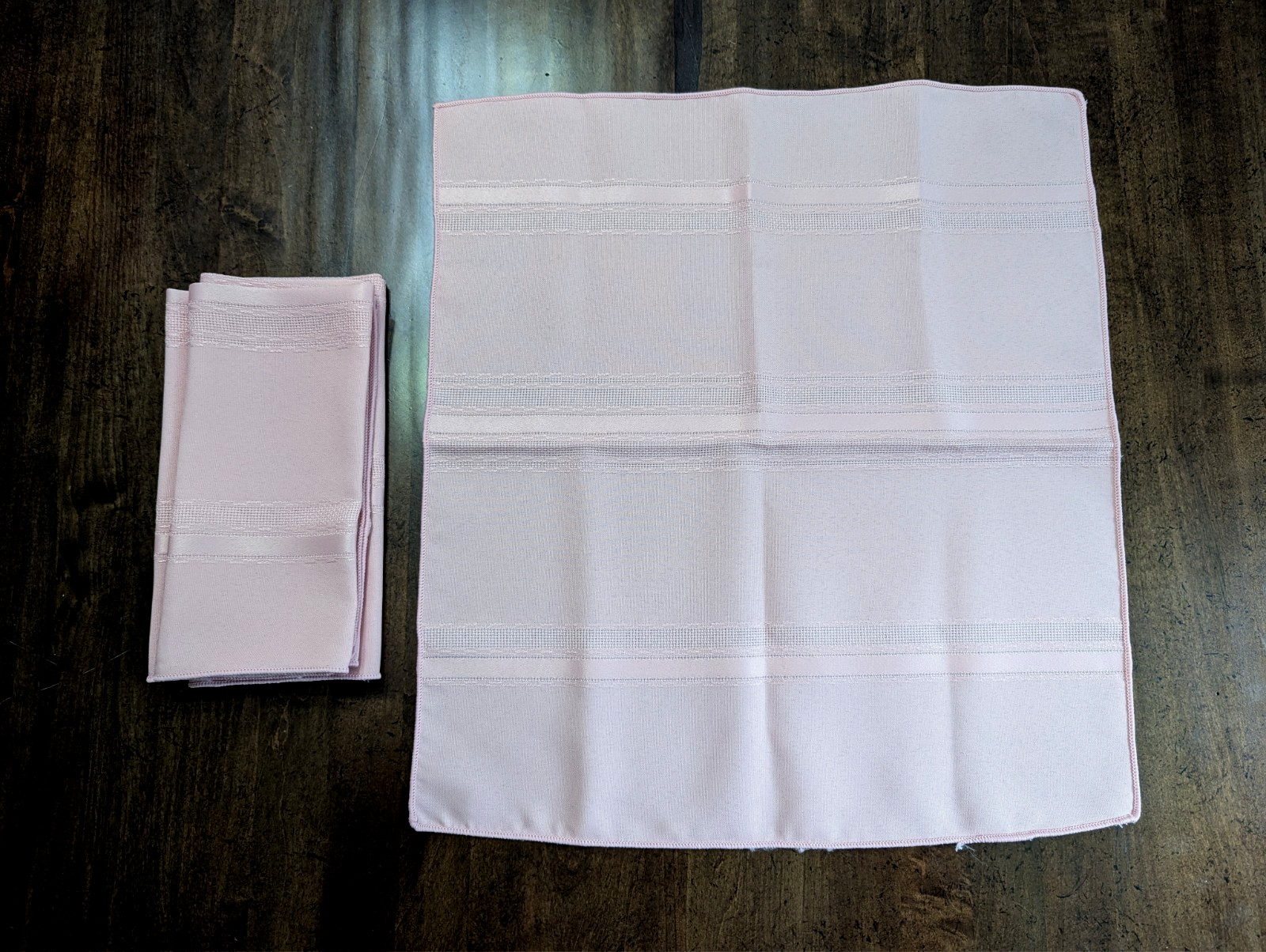 SET/4 VTG-USA DUSTY PINK 100%Polyester Dinner NAPKINS w/Damask weave stripes
