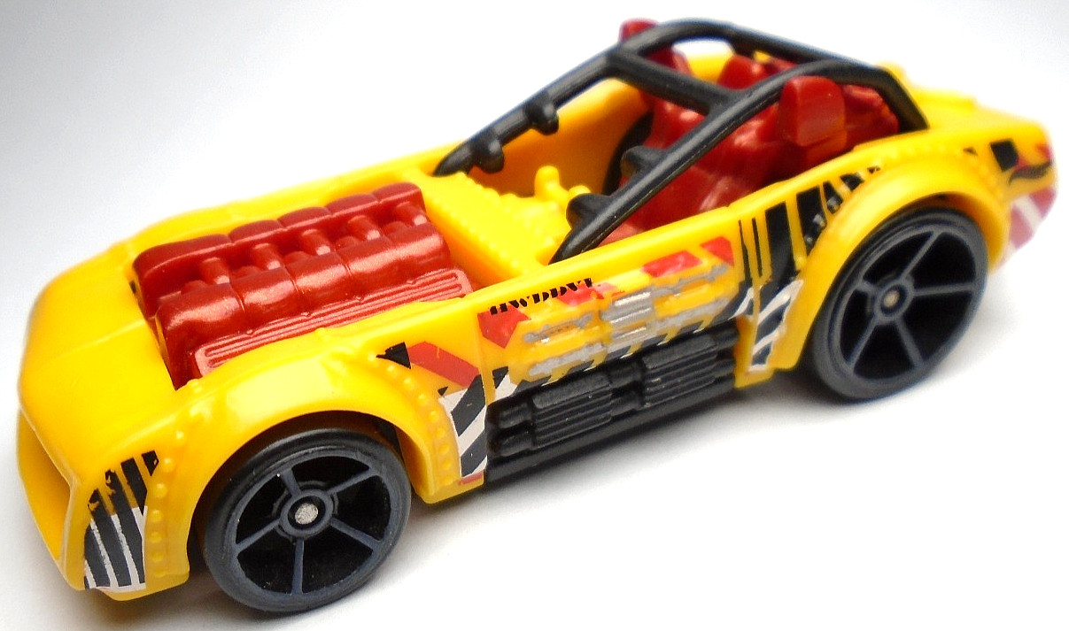 2017 HOT WHEELS PILEDRIVER YELLOW 1:64 DIECAST 3″ RACE CAR W/ RED WHITE & BLACK