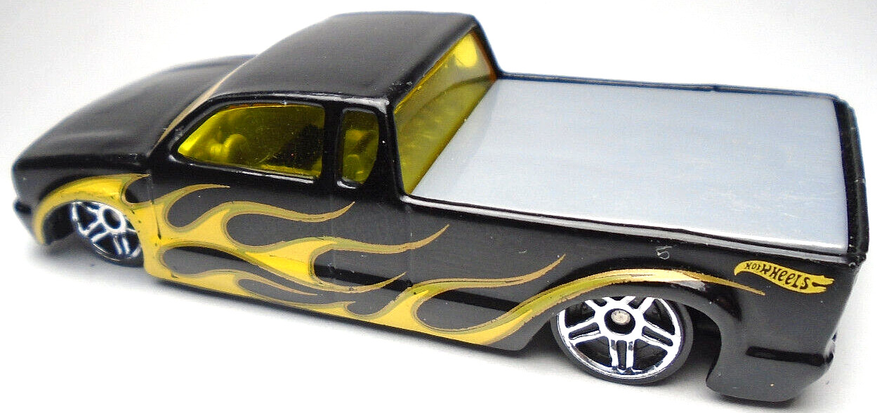 2015 HOT WHEELS STEEL FLAME BLACK 1:64 DIECAST 3″ PICKUP TRUCK W/ YELLOW FLAMES