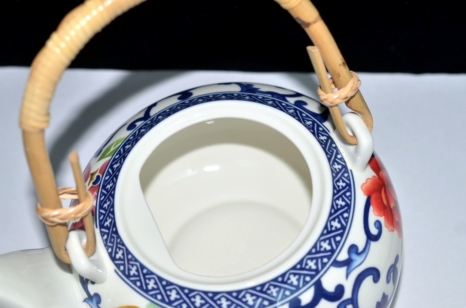 Ralph Lauren Mandarin * TEAPOT WITH BAMBOO HANDLE * Blue and White Floral, EXC