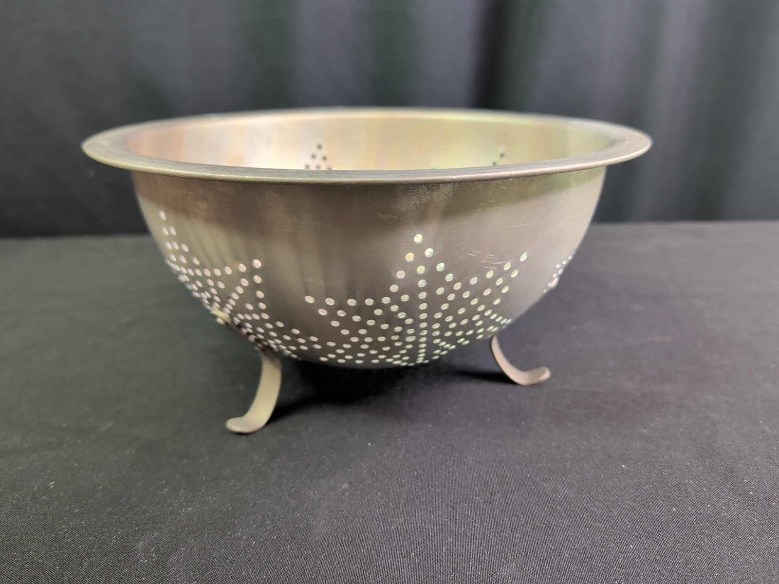 Colander Aluminum 10″ 7 Star Pattern Footed No Handles Lip 10 X 5