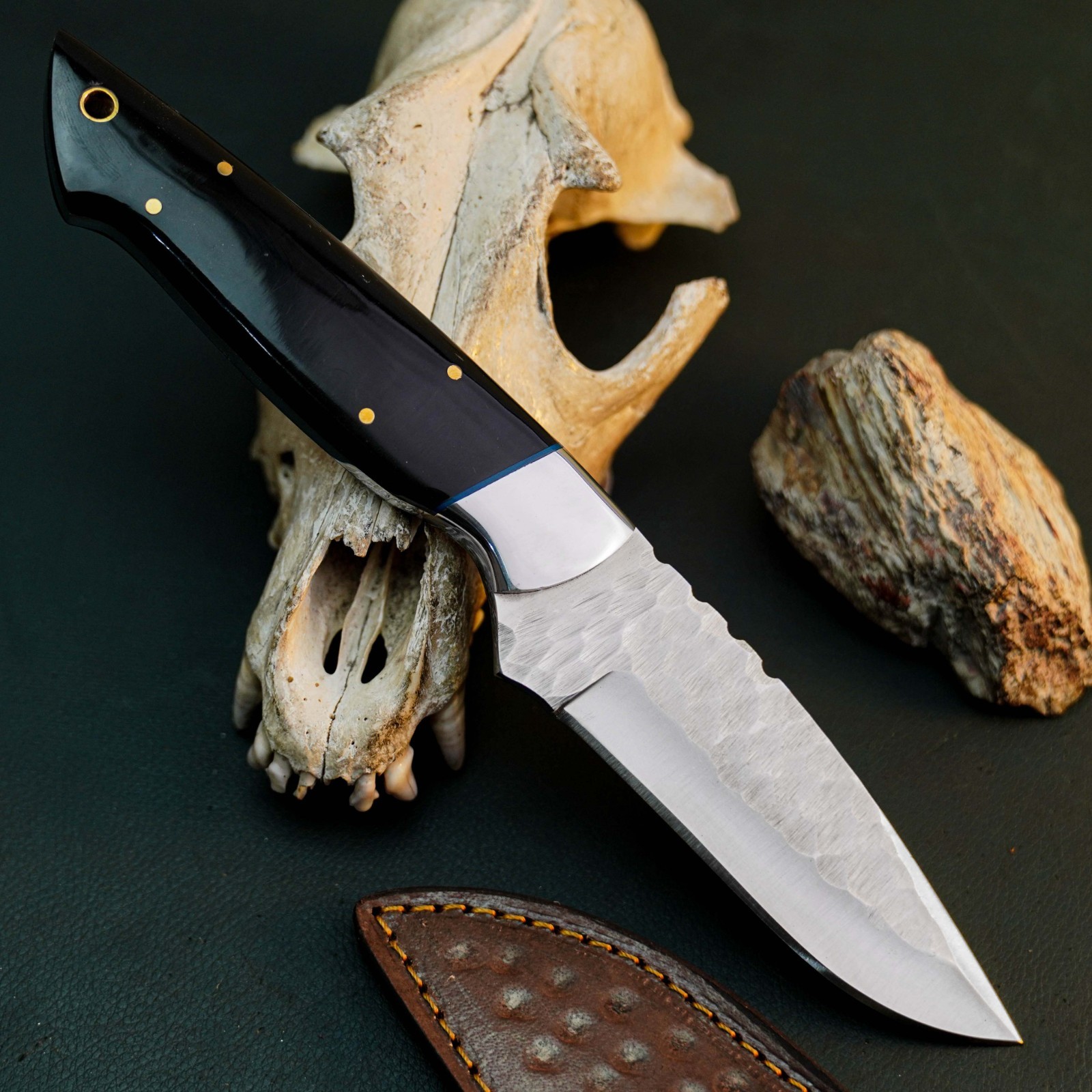 9.8″ D2 Skinning Hunting Knife Handmade Full Tang Resin Handle Leather Sheath