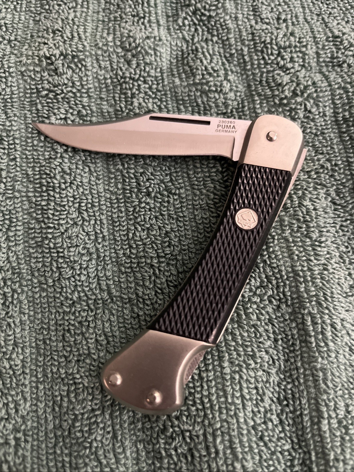 PUMA 230260 Pocketknife Clip Point Plain Blade Black Silver Handle Lieutenant