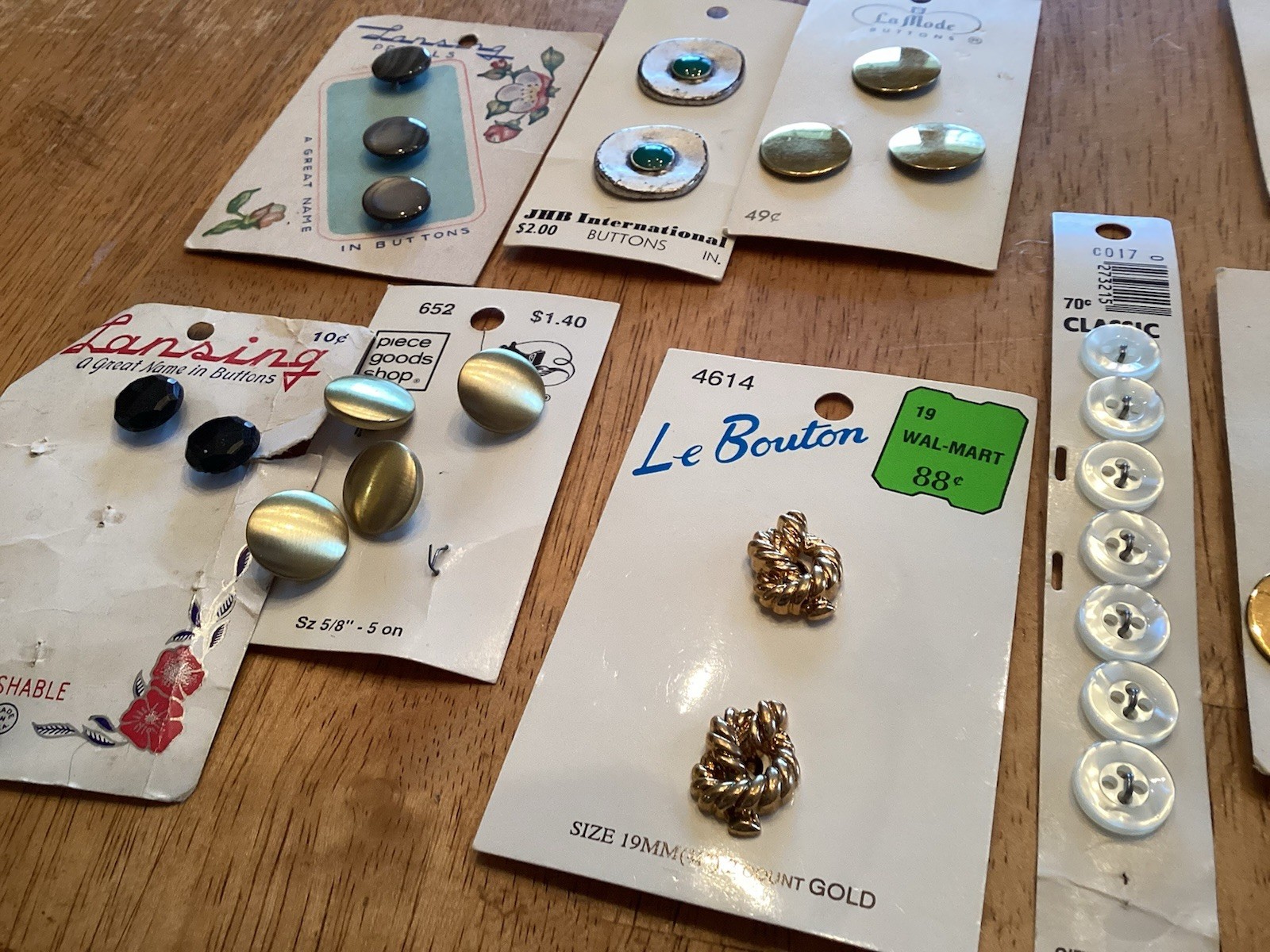 VINTAGE BUTTONS, 43, ON CARDS 13 CARDS ASSORTED