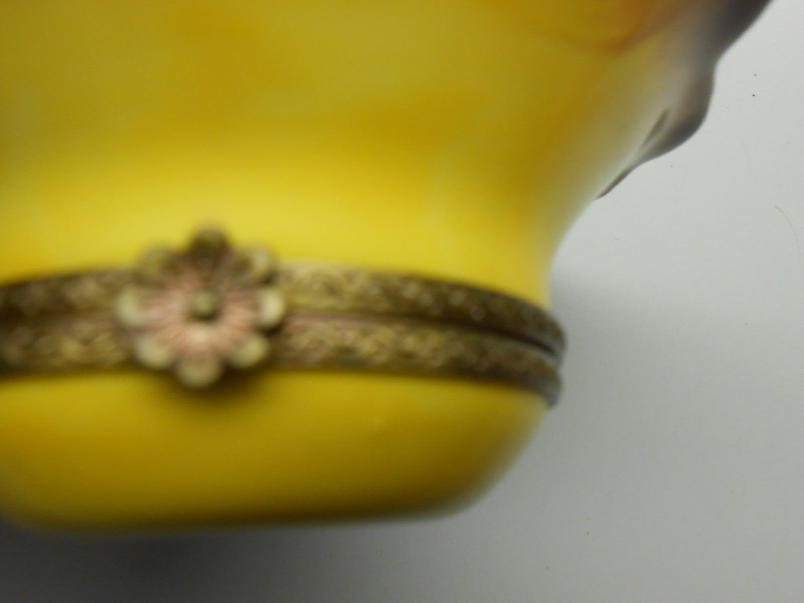 RARE Vintage Limoges Box France – Large Yellow Daisy Flower – Parry Vieille – PV