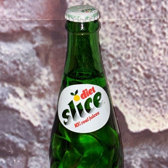 Vintage Diet Slice Green 16oz Soda Bottle Money Back Bottle SEALED (A)