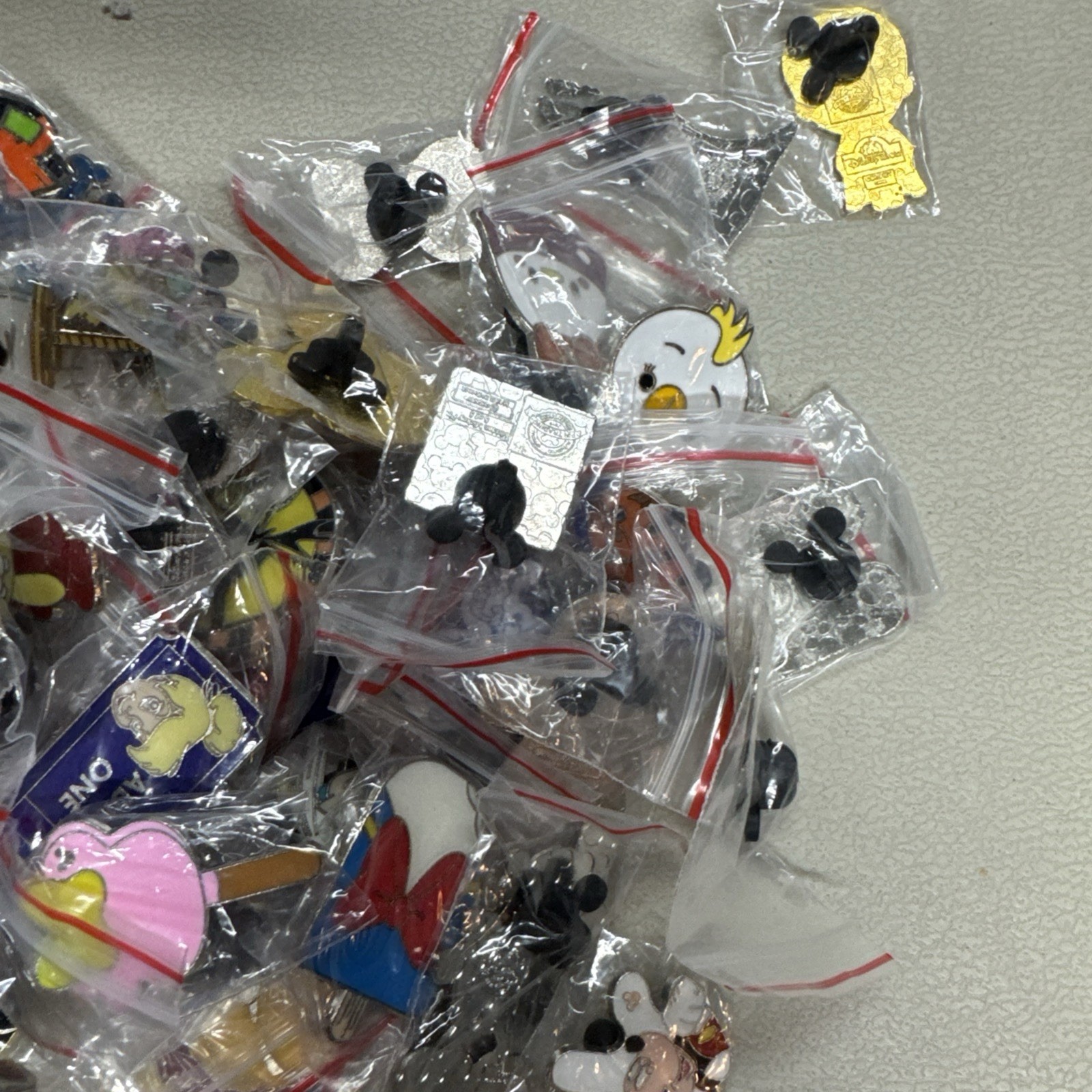 DISNEY PIN TRADING LOT 1000,FREE PRIORITY SHIP, TRADABLE All Tradeable At Disney