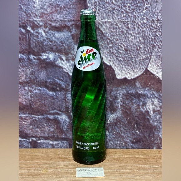 Vintage Diet Slice Green 16oz Soda Bottle Money Back Bottle SEALED (B)