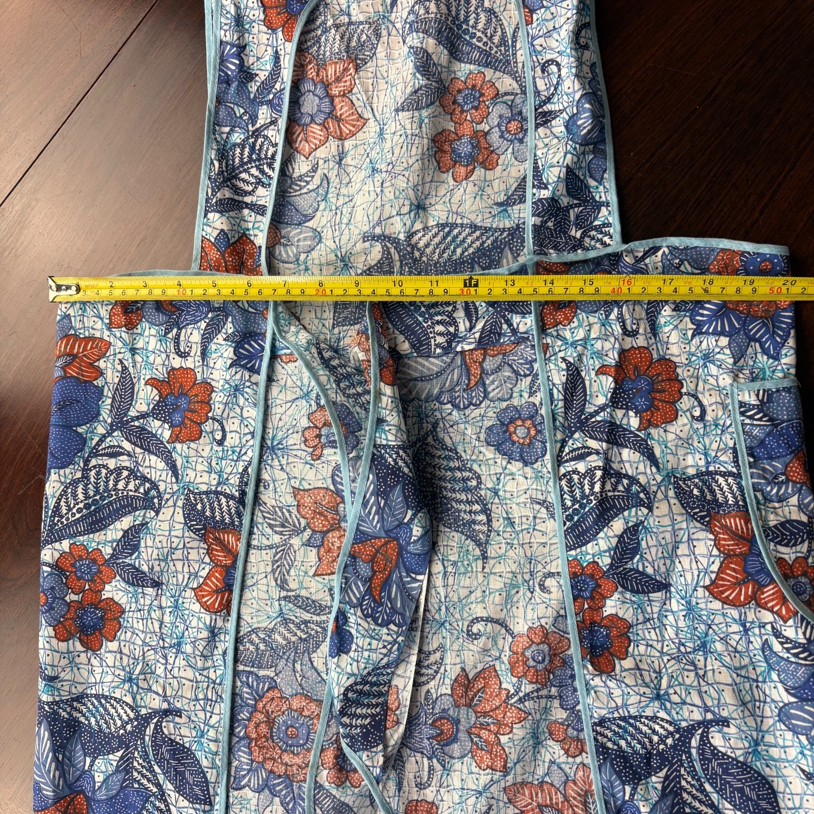 Vtg Fruit Of The Loom Bib Tie Back Easy Care Apron Blue Floral Pockets NOS READ