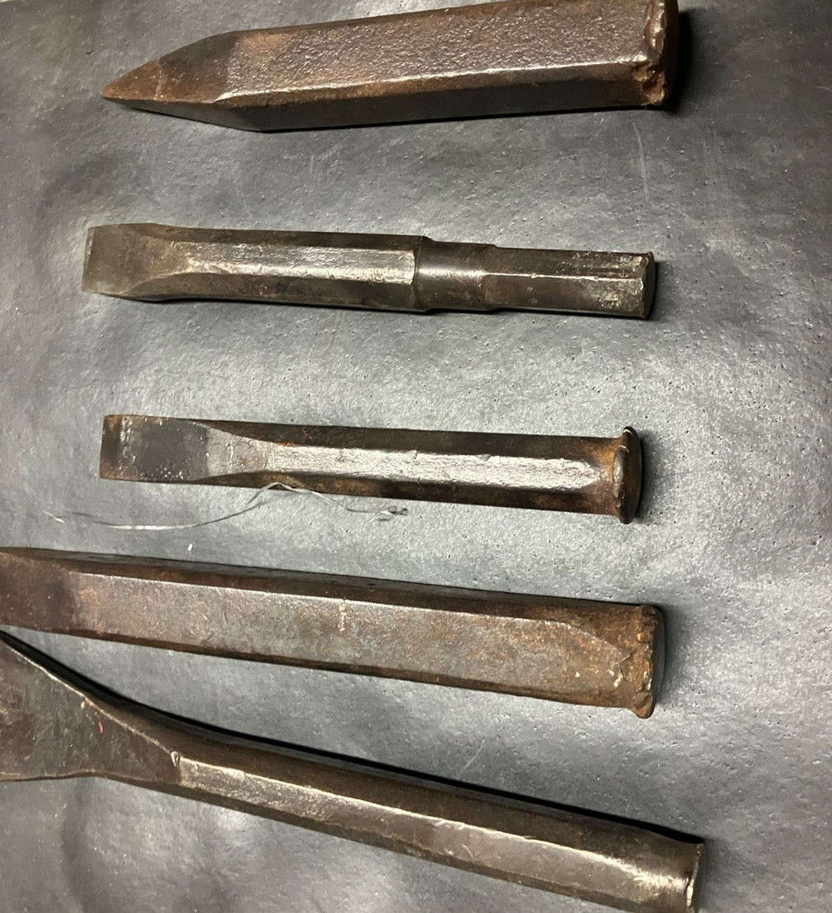 VINTAGE CHISEL AND Punches LOT OF 5 pcs. Unbranded – Used – (i)