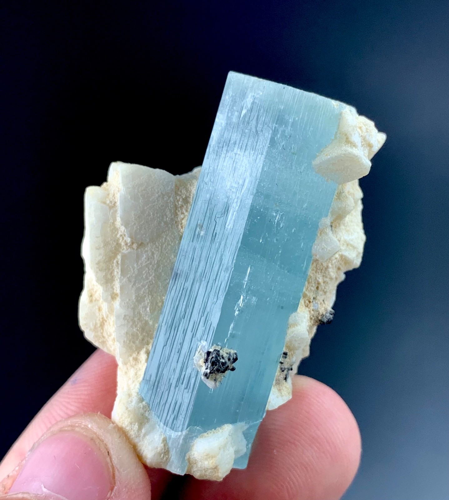 126 Carat Raw Natural Aquamarine Crystal specimen from Skardu, Pakistan