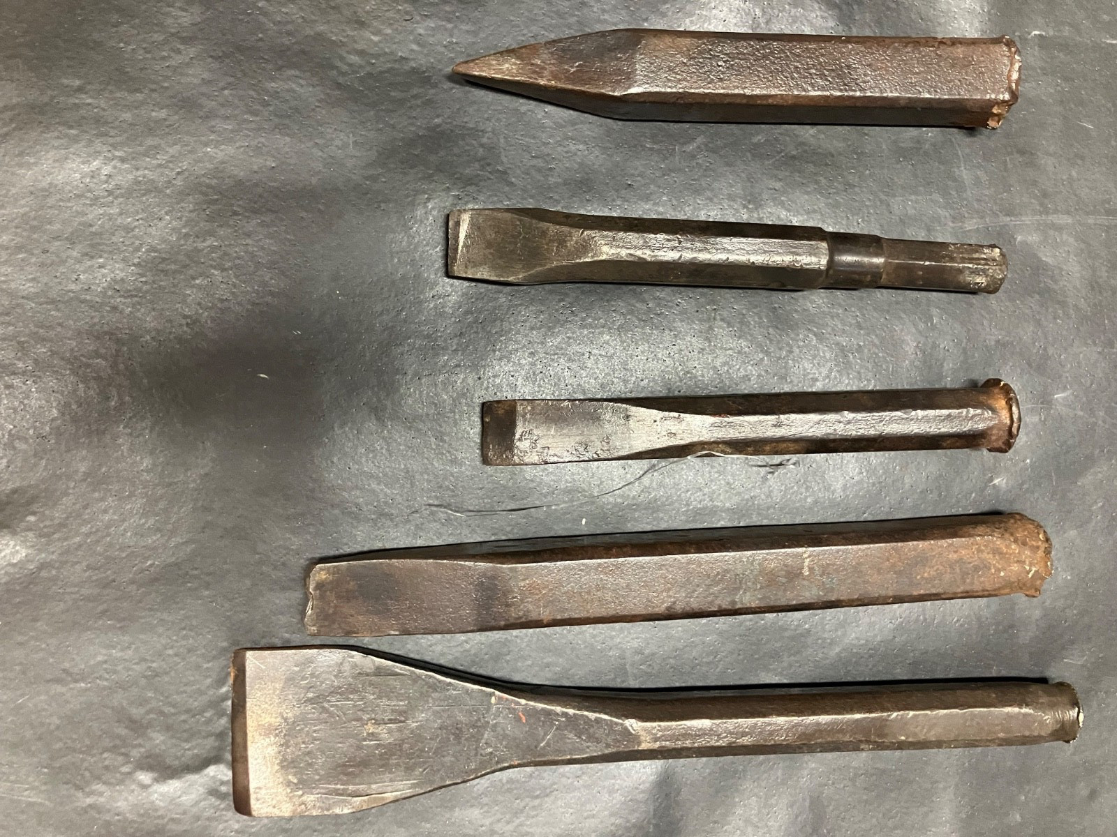 VINTAGE CHISEL AND Punches LOT OF 5 pcs. Unbranded – Used – (i)