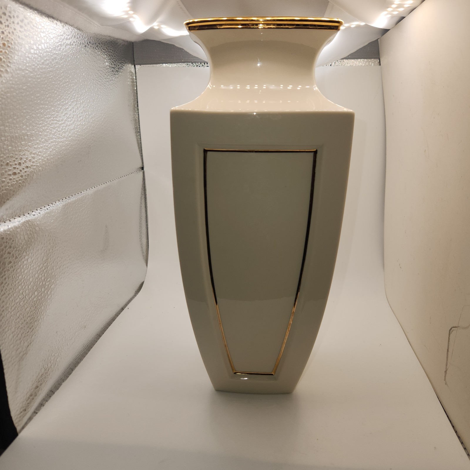 Lenox Eternal Dimension Collection 10″ Ivory Porcelain Vase w/ 24K Gold Trim USA