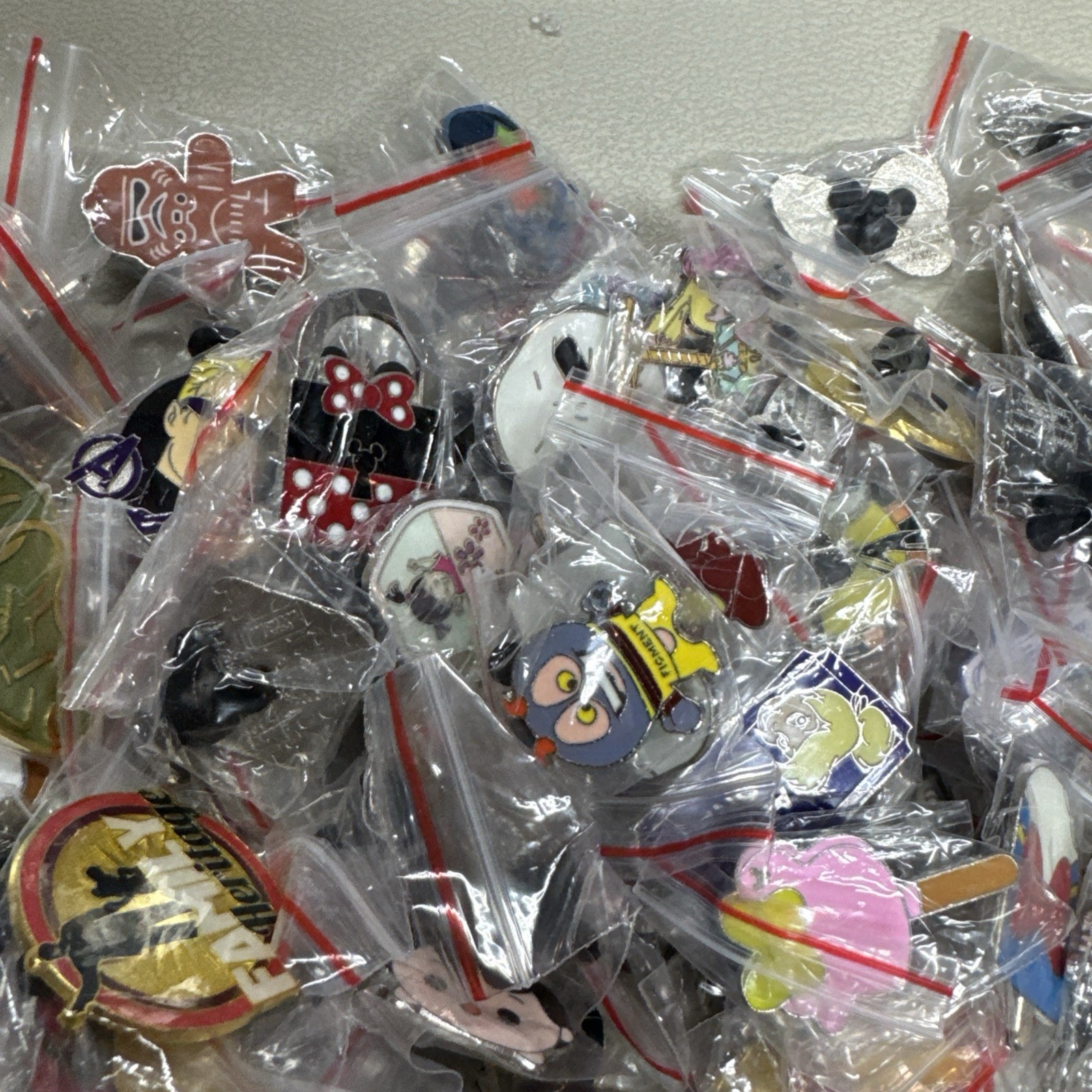 DISNEY PIN TRADING LOT 1000,FREE PRIORITY SHIP, TRADABLE All Tradeable At Disney