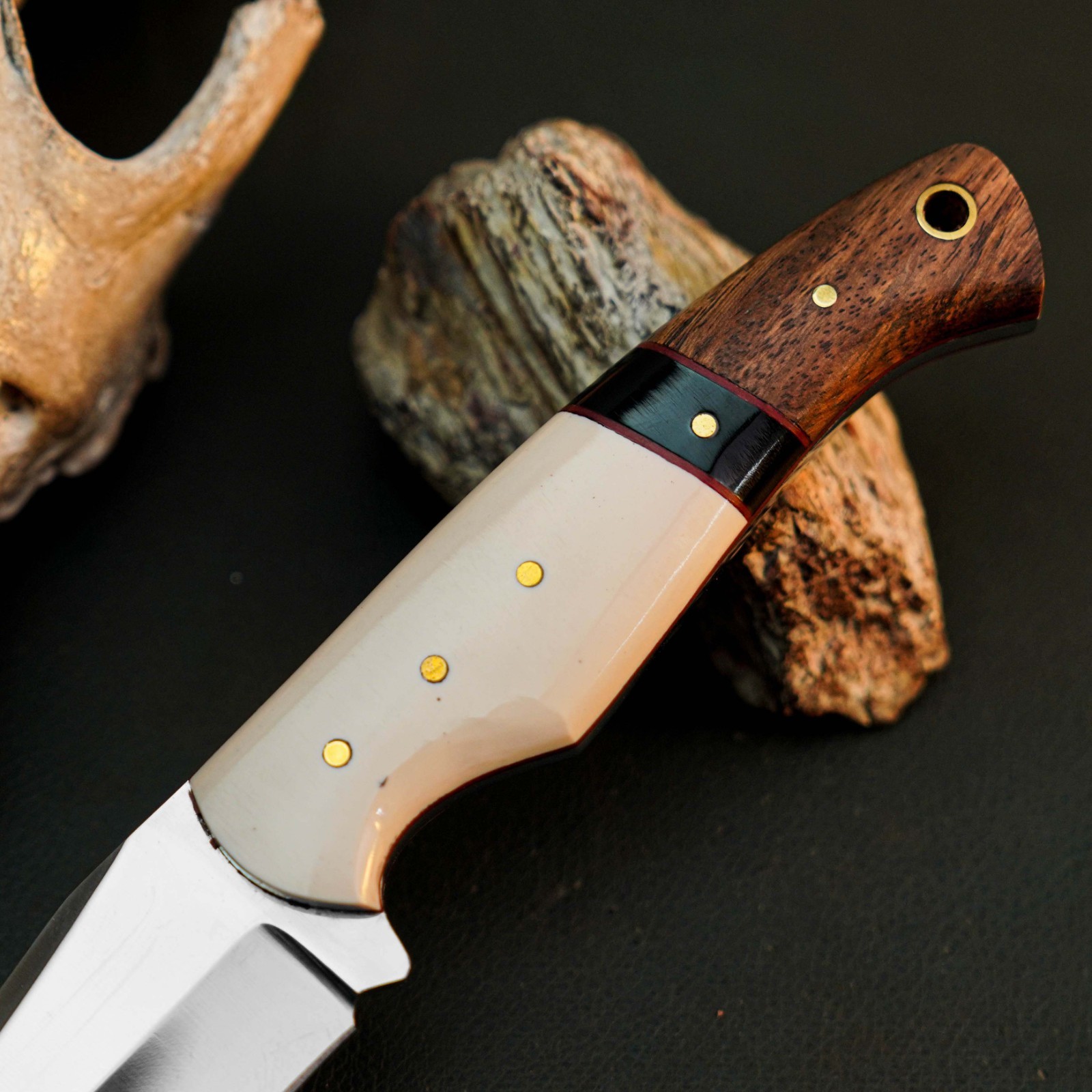 8.7″ D2 Skinning Hunting Knife Handmade Full Tang Resin Handle Leather Sheath