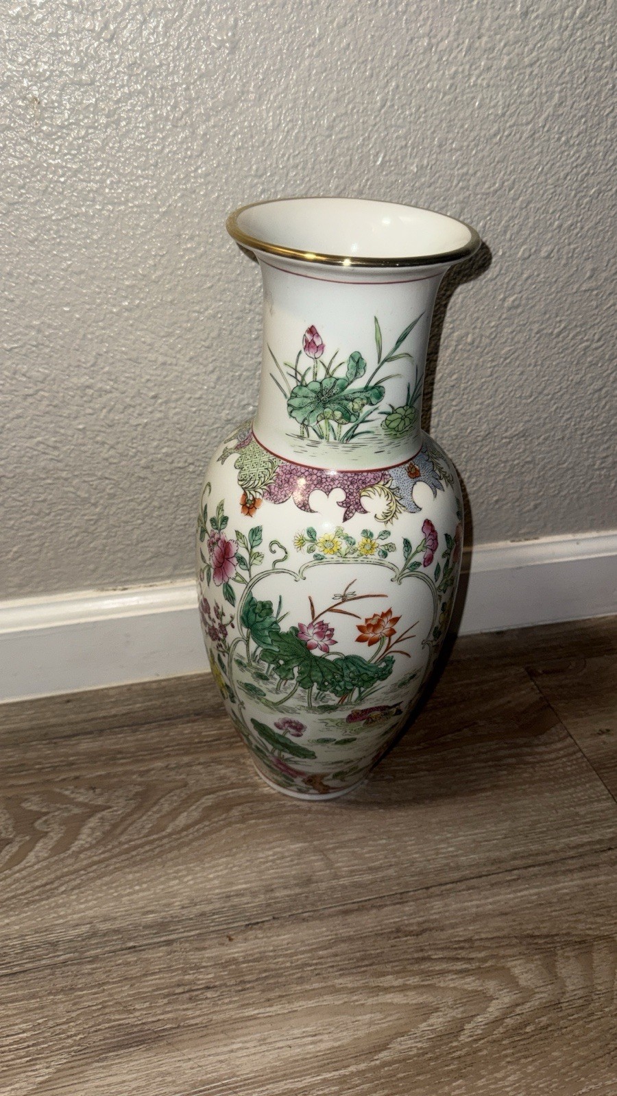 Japanese Fine China Porcelain Floral Vase Gold Rim Asian Bottle Shape 1983