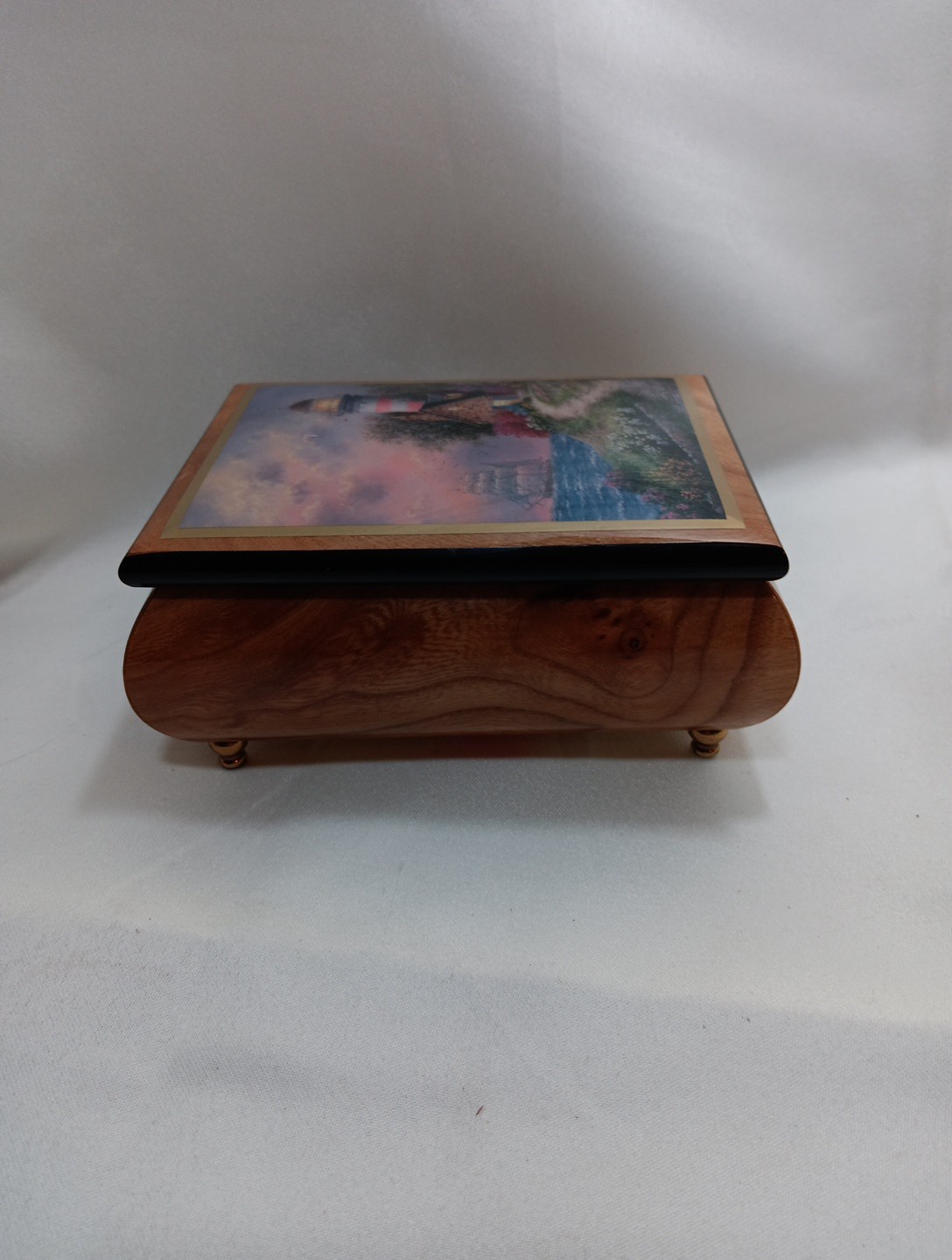 Die Musik Box Inc. Music Box with Lighthouse, Somewhere In Time